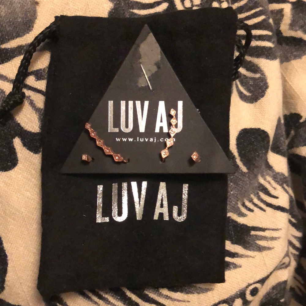 Luv AJ earring set NWT